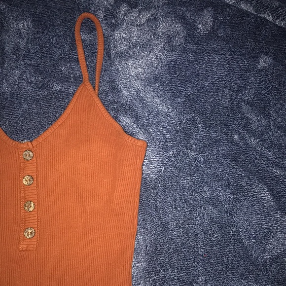 Very cute brownish orangeish button tank top 🥰 very cuteeeee - Picture 3 of 5